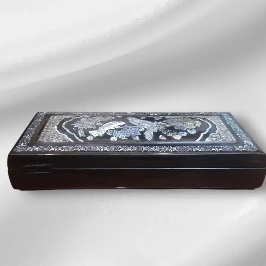 [BUNJANG] Antique Mother-of-Pearl Inlaid Lacquerware Box with Peony and Parrot Motif / 골동품 나전칠기 모란의조문 합