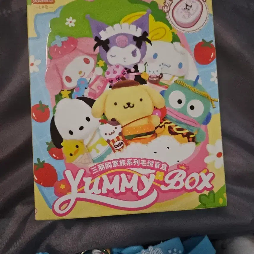 [BUNJANG] Sanrio Characters Yummy Box Random Figure / 산리오 캐릭터 Yummy Box 랜덤 피규어