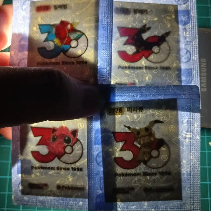 [BUNJANG] Pokemon 30th Anniversary Sealed Collection Stickers (Individual) / 포켓몬30주년 미개봉 잉어킹 블래키 푸린 따라큐 팬텀 파이리 띠부씰 개별