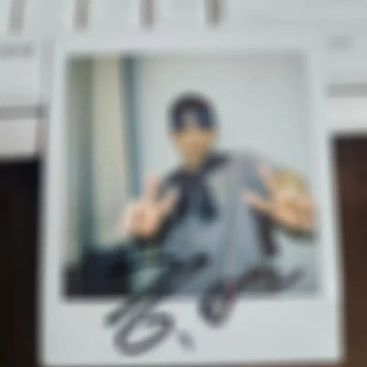 [BUNJANG] ATEEZ Hongjoong Signed Polaroid / 에이티즈 홍중 싸인 폴라