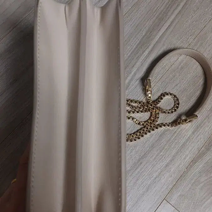 [BUNJANG] Salvatore Ferragamo Talia Gancini Chain Shoulder Bag Crossbody Cream Beige / 페라가모 탈리아 간치니 체인 숄더백 크로스백 크림베이지