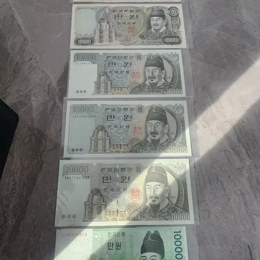 [BUNJANG] Bank of Korea 10,000 Won Banknote Set (6 Types) / [미사용]한국은행 옛날지폐 만원권 화폐세트 6종 옛날돈 1~6차권