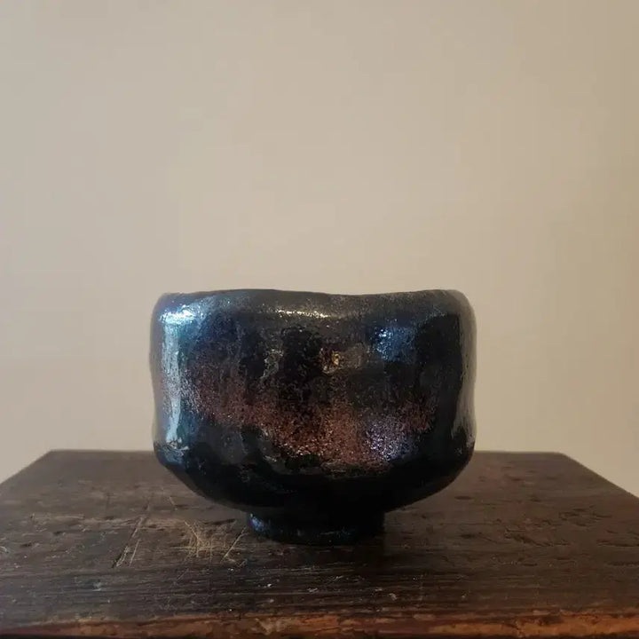[BUNJANG] Kuro Raku Chawan (Black Raku Tea Bowl) - Unused New Condition / 칠흑의 어둠 속 피어난 붉은 불꽃, 고아한 멋의 쿠로라쿠 다완