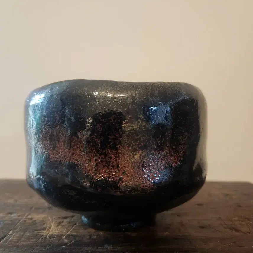 [BUNJANG] Kuro Raku Chawan (Black Raku Tea Bowl) - Unused New Condition / 칠흑의 어둠 속 피어난 붉은 불꽃, 고아한 멋의 쿠로라쿠 다완