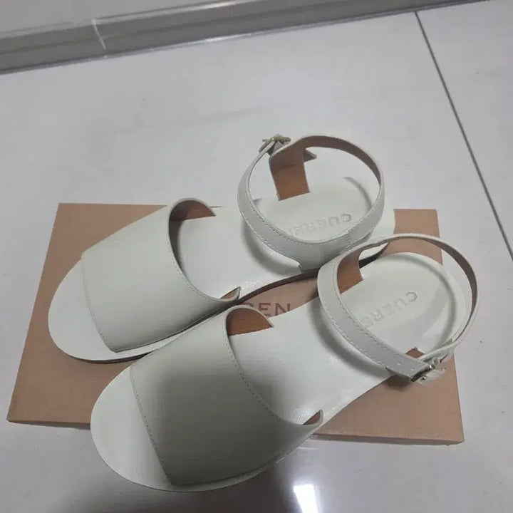 [BUNJANG] Kuern Venice 11 Sandals White / 쿠에른 베니스 11 (화이트 / 240)
