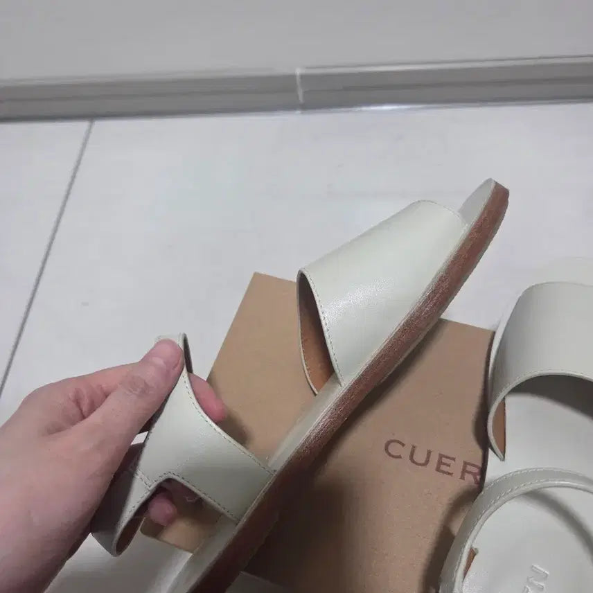 [BUNJANG] Kuern Venice 11 Sandals White / 쿠에른 베니스 11 (화이트 / 240)