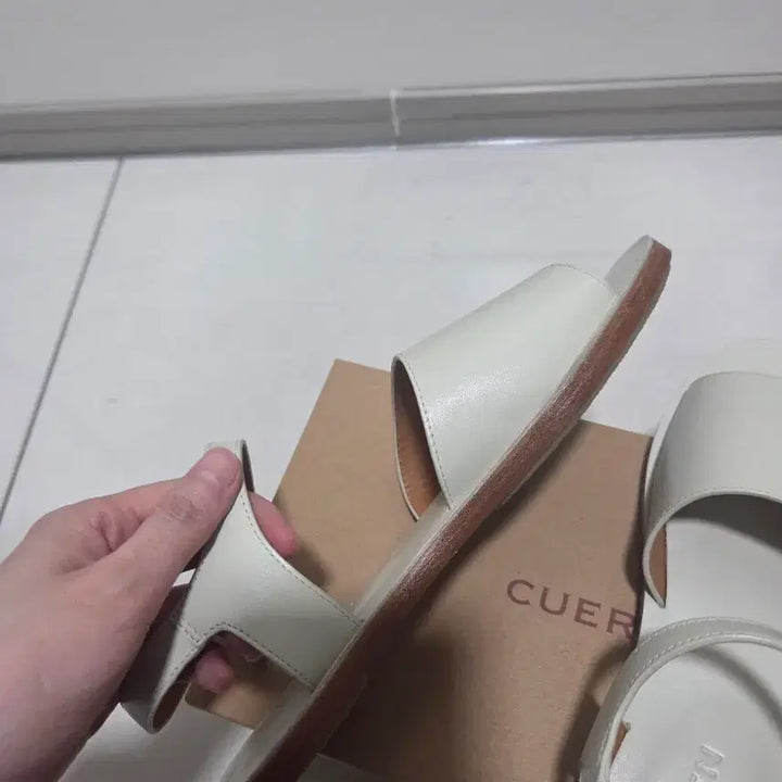[BUNJANG] Kuern Venice 11 Sandals White / 쿠에른 베니스 11 (화이트 / 240)