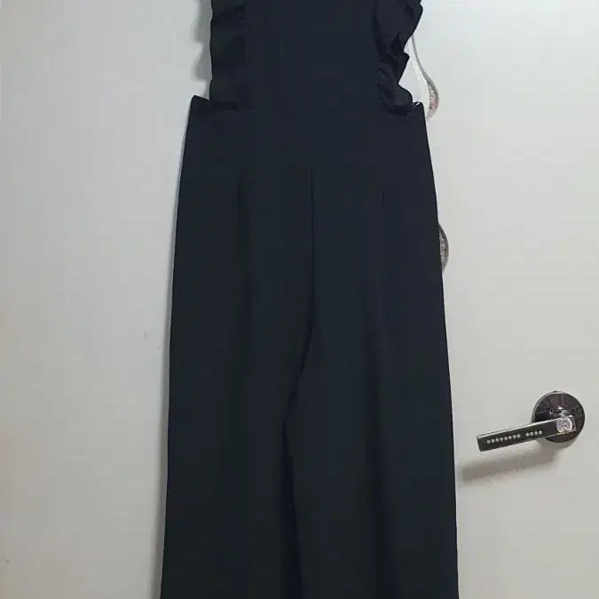[BUNJANG] Olivia Closet Frill Strap Wide Jumpsuit / (1회착용)F 올리비아클로젯 프릴 멜빵 와이드 점프수트.오버롤팬츠