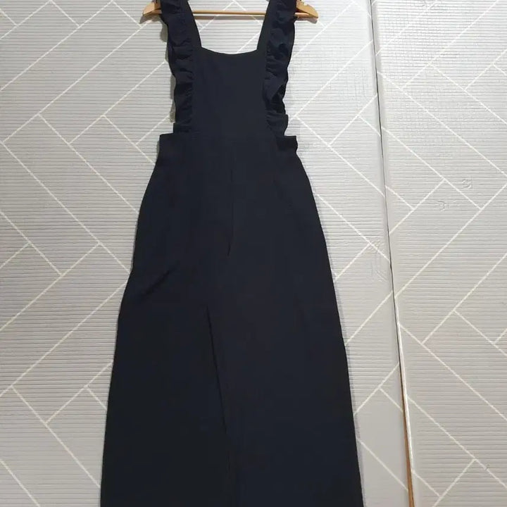 [BUNJANG] Olivia Closet Frill Strap Wide Jumpsuit / (1회착용)F 올리비아클로젯 프릴 멜빵 와이드 점프수트.오버롤팬츠