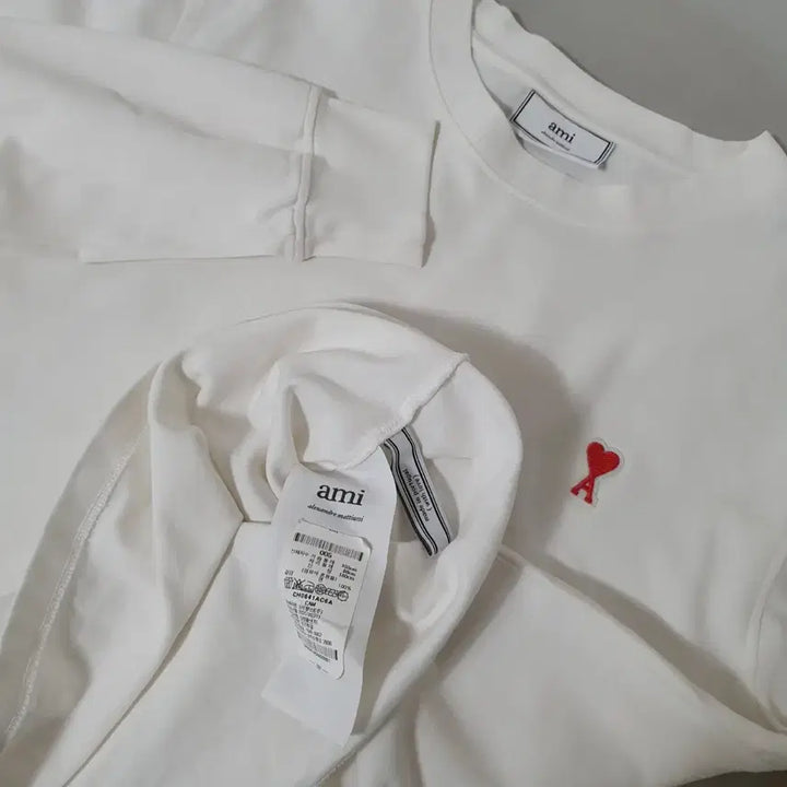 [BUNJANG] AMI Small Heart Logo Long Sleeve T-Shirt Ivory / No.26050617 아미 스몰 하트 로고 긴팔 티셔츠 아이보리