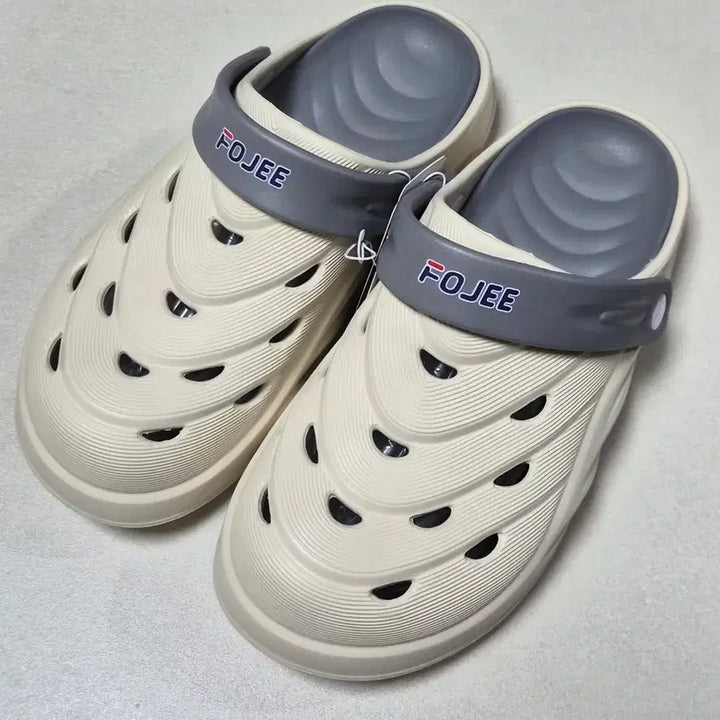 [BUNJANG] Comfortable Slip-On Sandals - Beige &amp; Grey, Size 265 / 