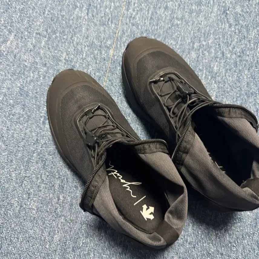 [BUNJANG] Descente Shift Trail Running Shoes Black 260 / 유스 데상트 시프트 트레일 블랙 260