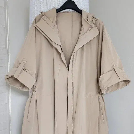 [BUNJANG] Ririccue Beige Hooded Half Trench Coat / 리리끄 베이지 후드 하프 트렌치 코트