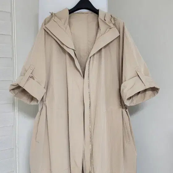 [BUNJANG] Ririccue Beige Hooded Half Trench Coat / 리리끄 베이지 후드 하프 트렌치 코트