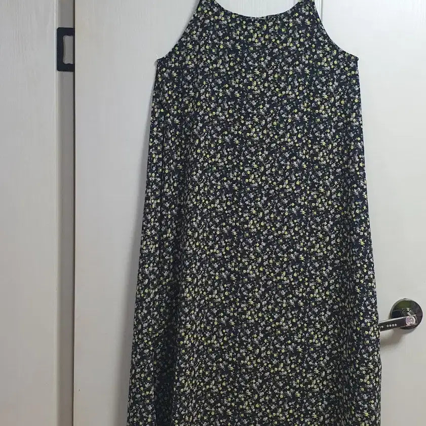 [BUNJANG] H:CONNECT Floral Print Long Strap Dress / 90(S) H:CONNECT 에이치커넥트 잔꽃무늬 롱 원피스.끈원피스