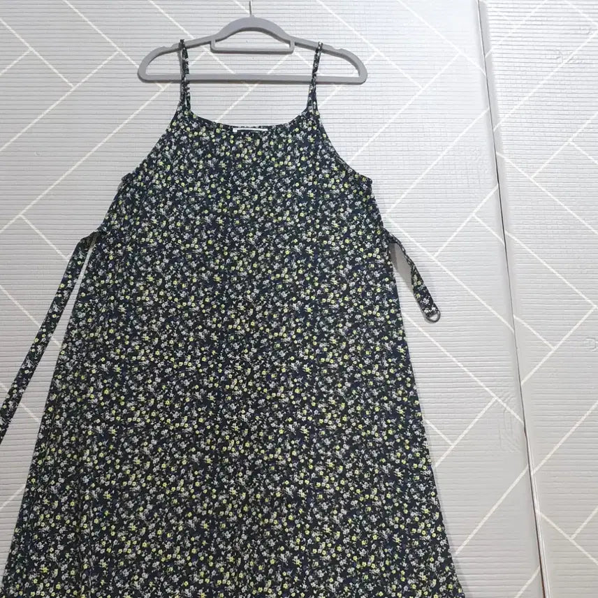 [BUNJANG] H:CONNECT Floral Print Long Strap Dress / 90(S) H:CONNECT 에이치커넥트 잔꽃무늬 롱 원피스.끈원피스