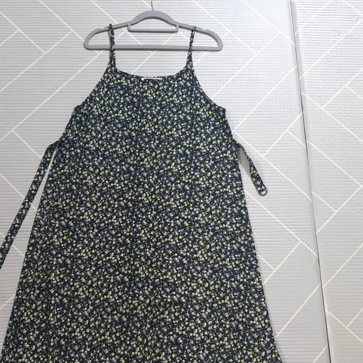 [BUNJANG] H:CONNECT Floral Print Long Strap Dress / 90(S) H:CONNECT 에이치커넥트 잔꽃무늬 롱 원피스.끈원피스