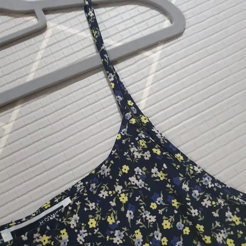 [BUNJANG] H:CONNECT Floral Print Long Strap Dress / 90(S) H:CONNECT 에이치커넥트 잔꽃무늬 롱 원피스.끈원피스