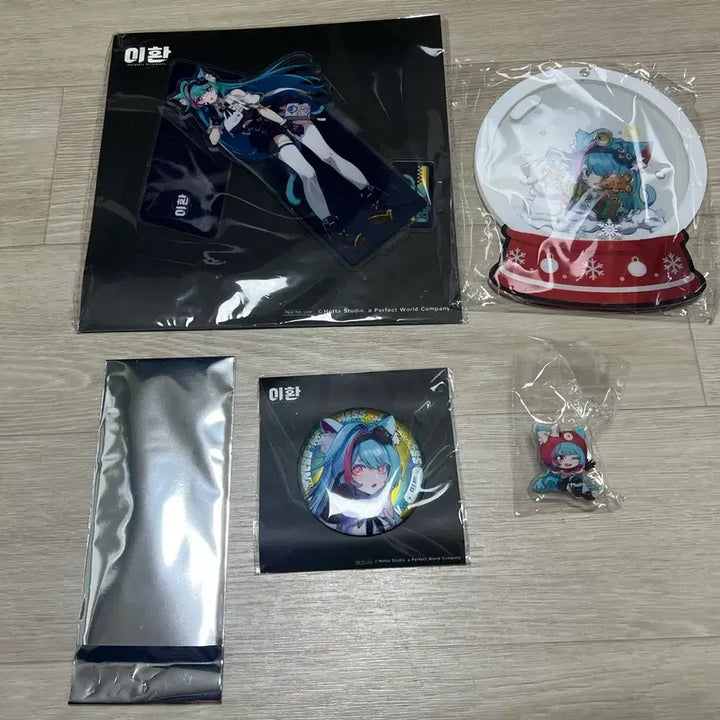 [BUNJANG] Leehwan Goods Bundle Set (Acrylic Stand, Snow Globe, Badge, Pin Badge, Tear-off Card) Mint Condition / 이환 민트 굿즈 일괄 팝니다
