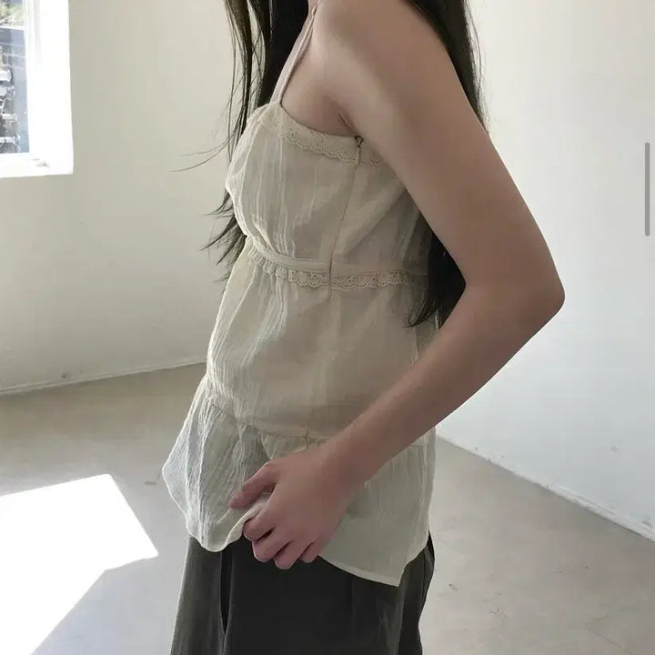 [BUNJANG] Hastar Lace Strap Camisole Blouse / 하스타 레이스 끈 나시 블라우스