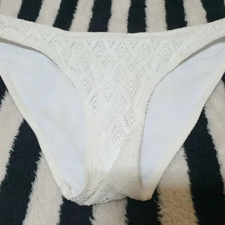 [BUNJANG] White Lace Bra Panty Set / (중고)화이트 레이스  브라팬티