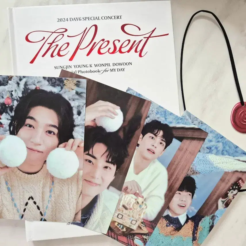 [BUNJANG] Day6 The Present Concert Photobook &amp; Postcard Set / 데이식스 The Present 클콘 포토북,엽서 양도해요