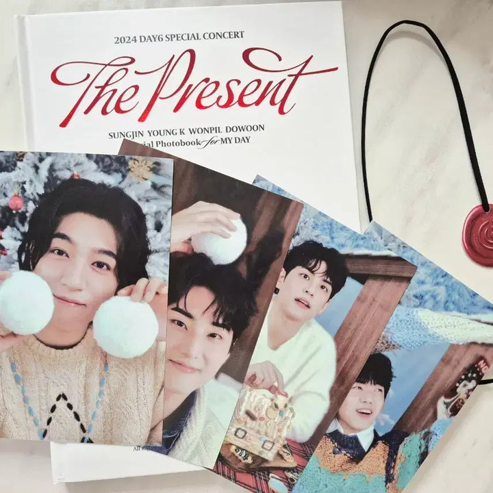 [BUNJANG] Day6 The Present Concert Photobook &amp; Postcard Set / 데이식스 The Present 클콘 포토북,엽서 양도해요