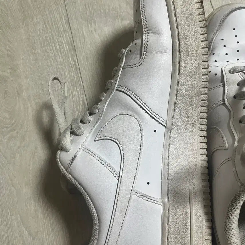 [BUNJANG] Nike Air Force 1 White Low Top Sneakers (275) / 나이키 에어포스 1 화이트 [275]