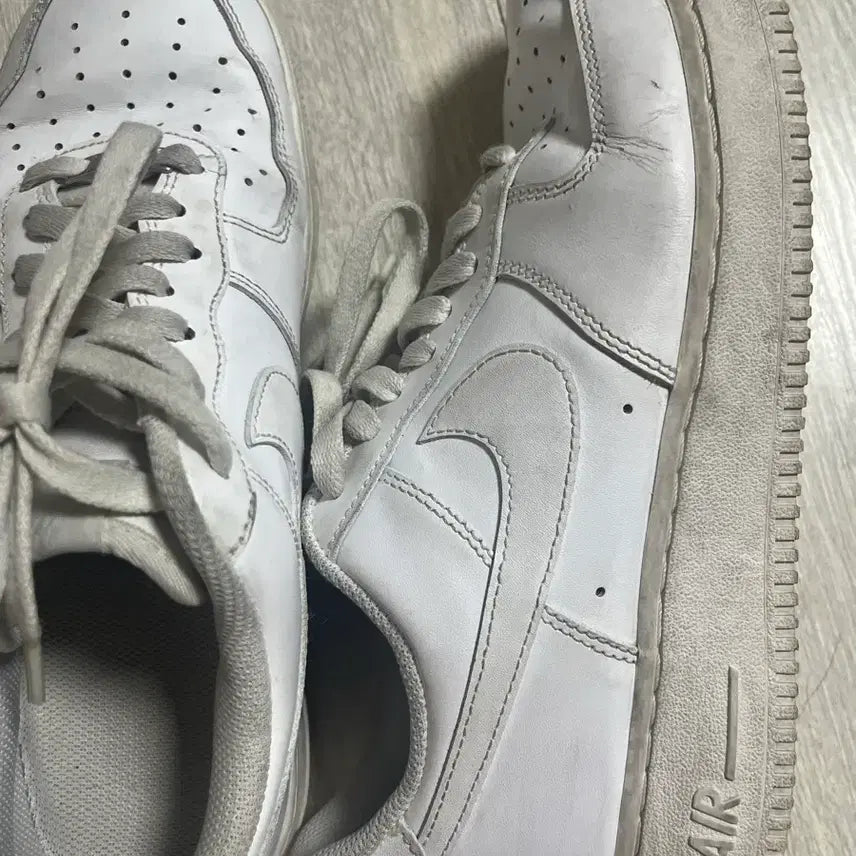 [BUNJANG] Nike Air Force 1 White Low Top Sneakers (275) / 나이키 에어포스 1 화이트 [275]
