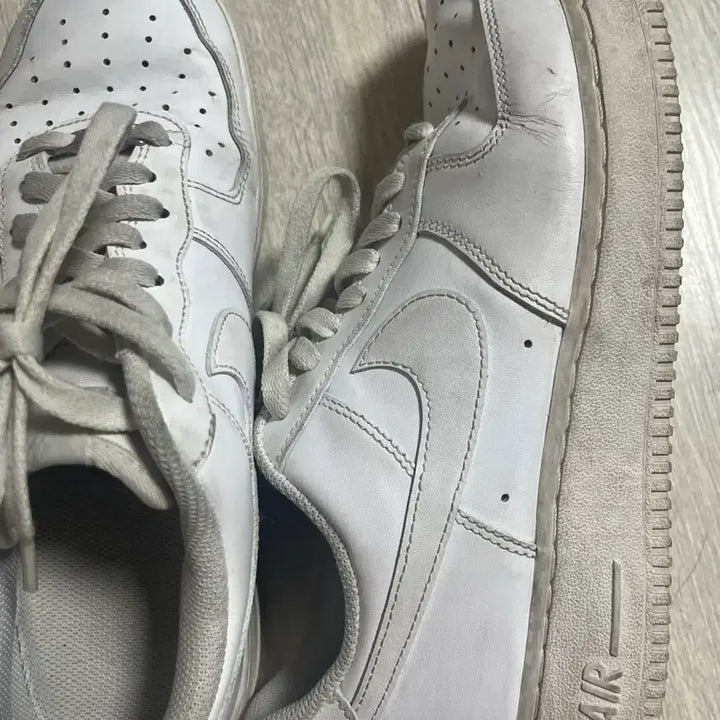 [BUNJANG] Nike Air Force 1 White Low Top Sneakers (275) / 나이키 에어포스 1 화이트 [275]
