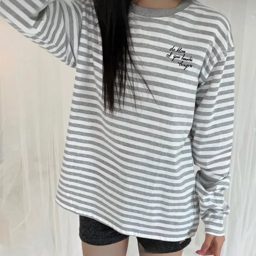 [BUNJANG] Embroidered Lettering Striped T-Shirt - Light Grey / 교신안함)연그레이 자수 레터링 스트라이프 티셔츠