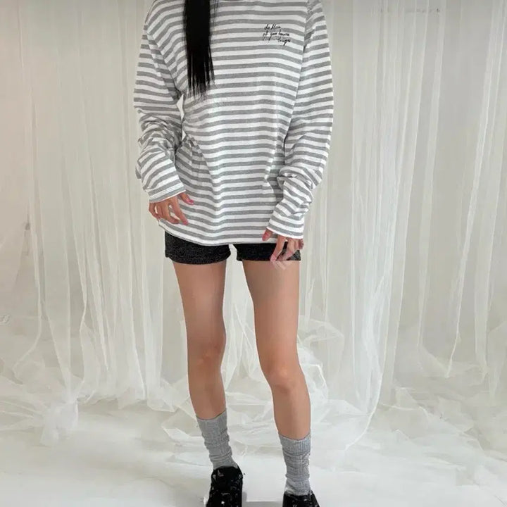[BUNJANG] Embroidered Lettering Striped T-Shirt - Light Grey / 교신안함)연그레이 자수 레터링 스트라이프 티셔츠
