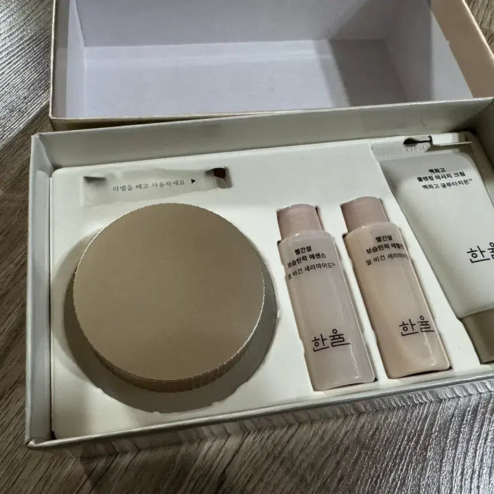 [BUNJANG] Hanyul Baekhwago Dark Spot &amp; Firming Cream Set / 한율 백화고 기미탄력 크림 기획세트