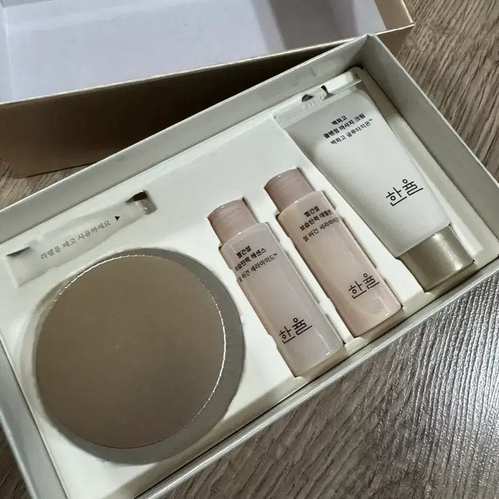 [BUNJANG] Hanyul Baekhwago Dark Spot &amp; Firming Cream Set / 한율 백화고 기미탄력 크림 기획세트