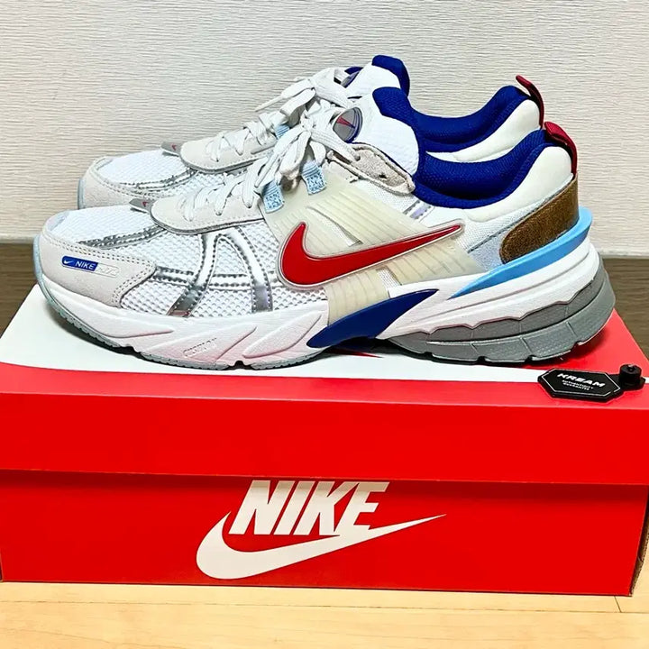 [SOLD OUT] [W285] 나이키 V2K 런 메탈릭 실버 짐 레드(건담)