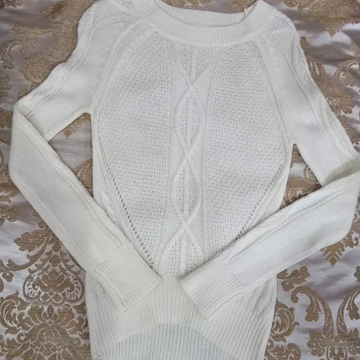 [BUNJANG] Ivory Cable Knit Sweater / 아이보리색 케이블 니트 스웨터