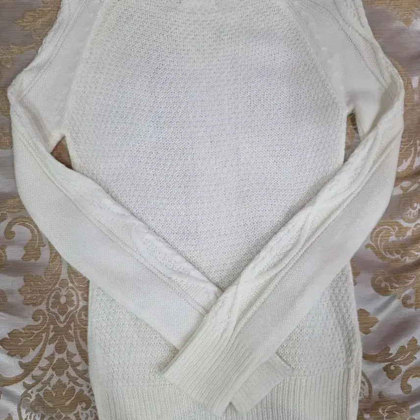 [BUNJANG] Ivory Cable Knit Sweater / 아이보리색 케이블 니트 스웨터