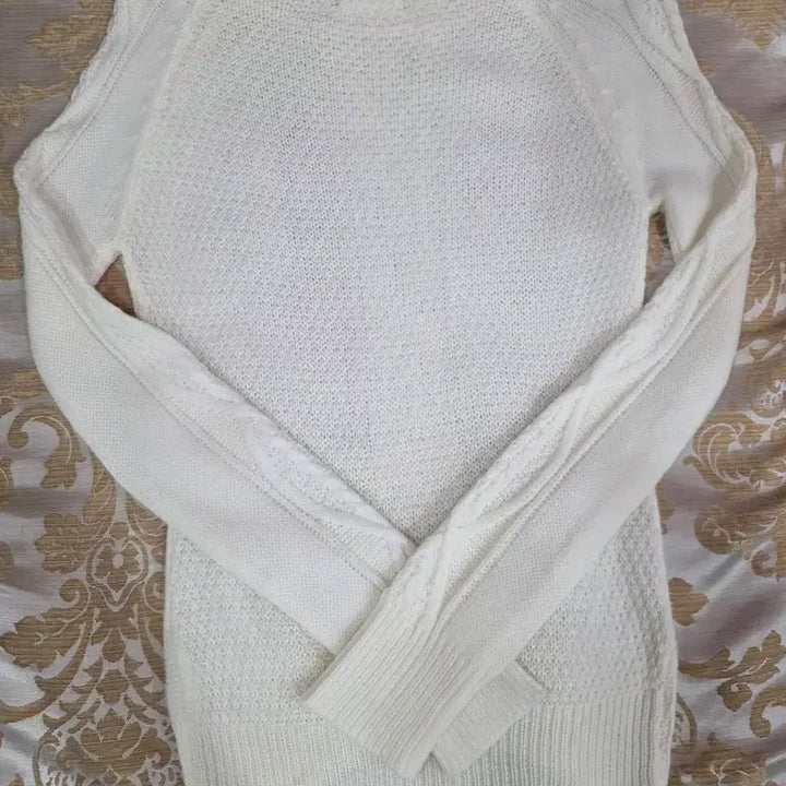 [BUNJANG] Ivory Cable Knit Sweater / 아이보리색 케이블 니트 스웨터