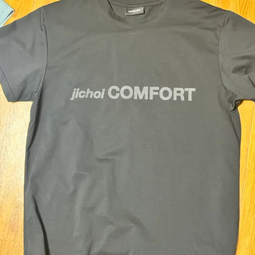 [BUNJANG] Jichoi Comfort Logo T-Shirt / 지초이 컴포트 로고 티셔츠