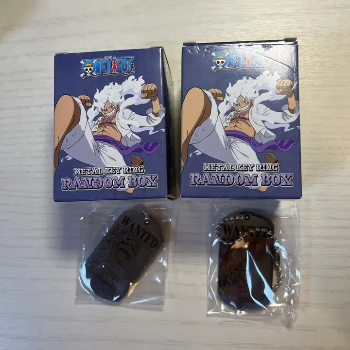 [BUNJANG] One Piece Metal Keychain Luffy/Nami (Sealed) / 원피스 메탈 키링 미개봉 루피/나미