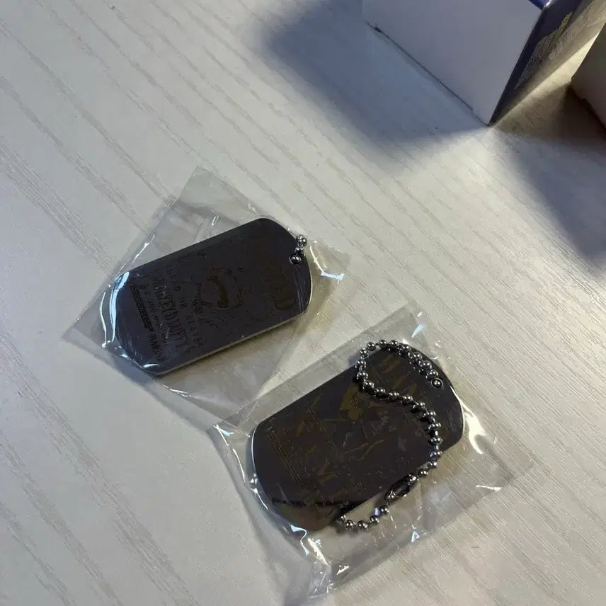 [BUNJANG] One Piece Metal Keychain Luffy/Nami (Sealed) / 원피스 메탈 키링 미개봉 루피/나미