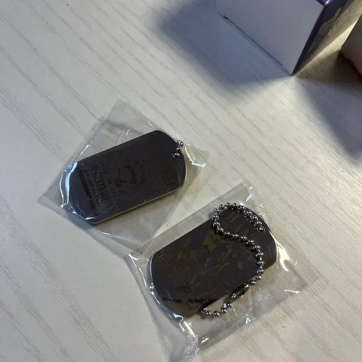 [BUNJANG] One Piece Metal Keychain Luffy/Nami (Sealed) / 원피스 메탈 키링 미개봉 루피/나미