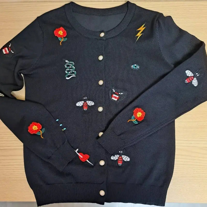 [BUNJANG] High-Quality Embroidered Knit Cardigan / 고퀄 자수 니트가디건 새상품(66까지)