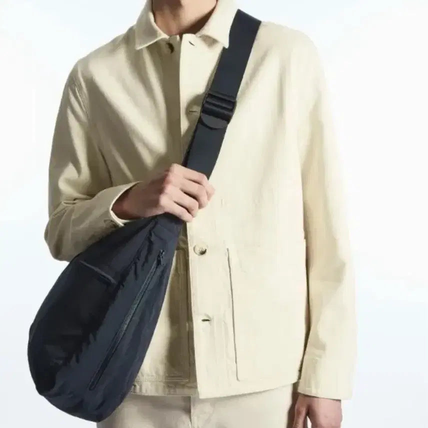 [BUNJANG] COS Nylon Slouchy Messenger Bag Navy / COS 코스 나일론 슬라우치 메신저백 네이비