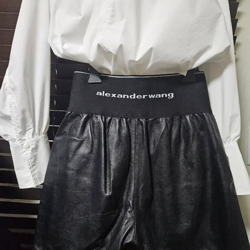 [BUNJANG] Alexander Wang Black Sheepskin Shorts / 알렉산더왕 블랙 sheep skin반바지