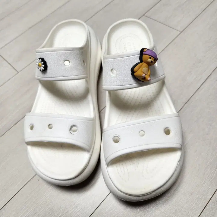 [BUNJANG] Crocs Crush Sandals White Size 250 / 크록스 크러쉬 샌들 화이트 색상 250
