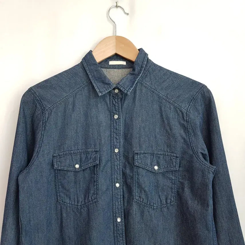 [BUNJANG] Uniqlo Solid Long Sleeve Denim Shirt Women&