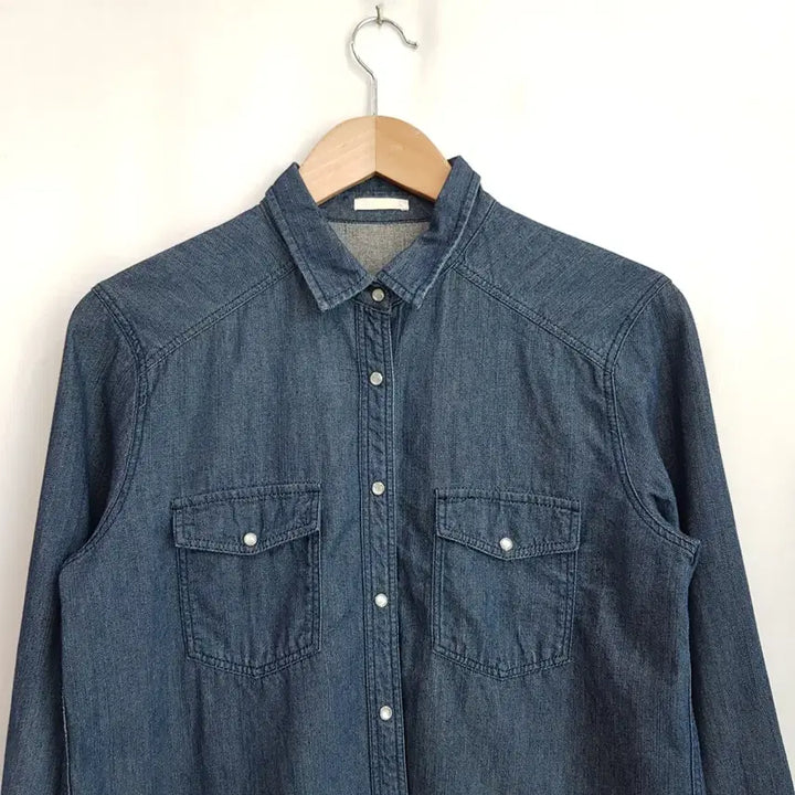 [BUNJANG] Uniqlo Solid Long Sleeve Denim Shirt Women&