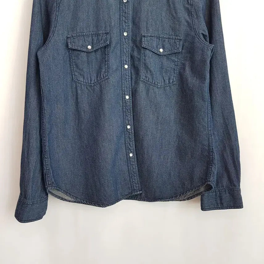 [BUNJANG] Uniqlo Solid Long Sleeve Denim Shirt Women&