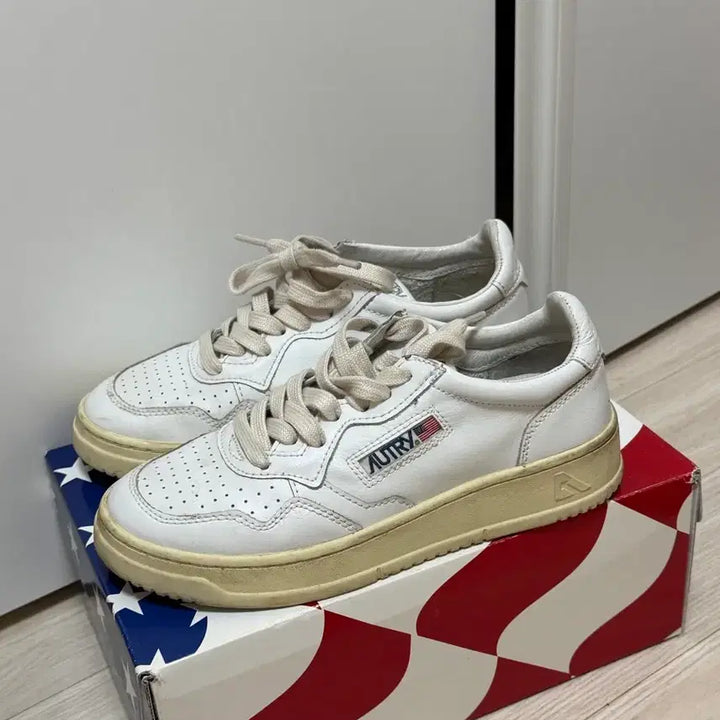 [BUNJANG] Autry Medalist Sneakers (Size 36) / 오트리메달리스트 36사이즈